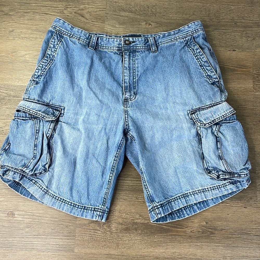 St. John's Bay Men’s Vintage Y2K Baggy Cargo Jean Shorts Jorts, size 38